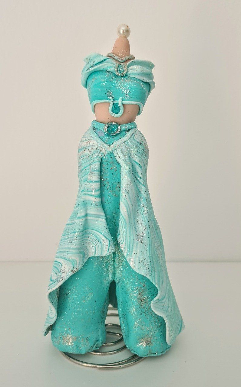 La robe sous cloche de Jasmine inclus dans le thème