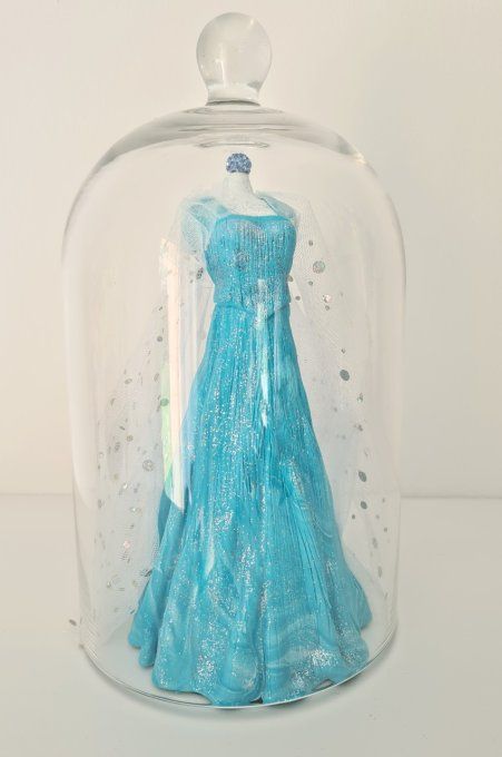 La robe sous cloche d'Elsa inclus dans le thème